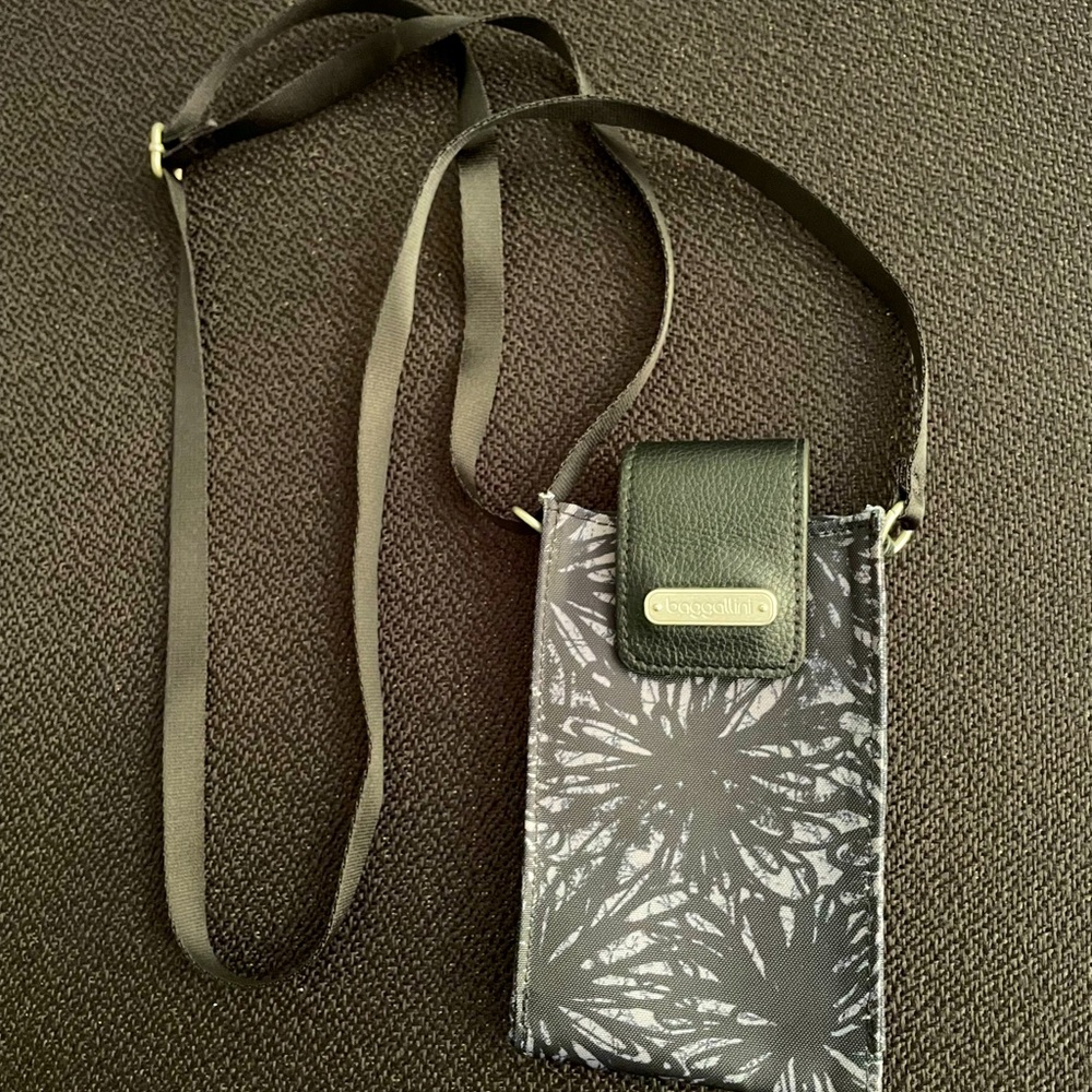 Baggallini Onyx Floral RFID crossbody phone wallet